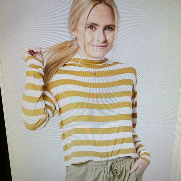 BKE striped mock neck. Layering top. Size small - Picture 4 of 4